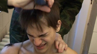 Солдат бреет парня гея и заставляет его мыться